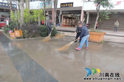 合江佛荫镇司法所组织社区服刑人员开展社区服务(图1) 合江佛荫镇司法所组织社区服刑人员开展社区服务(图1)