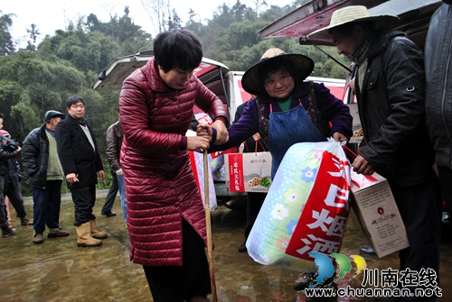 泸州邓氏烟酒公司 精准扶贫电商助农(图2) 泸州邓氏烟酒公司 精准扶贫电商助农(图2)
