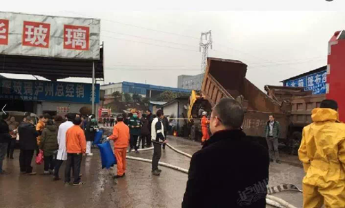泸州关口危化品车爆炸事件已造成3死1伤(图3) 泸州关口危化品车爆炸事件已造成3死1伤(图3)