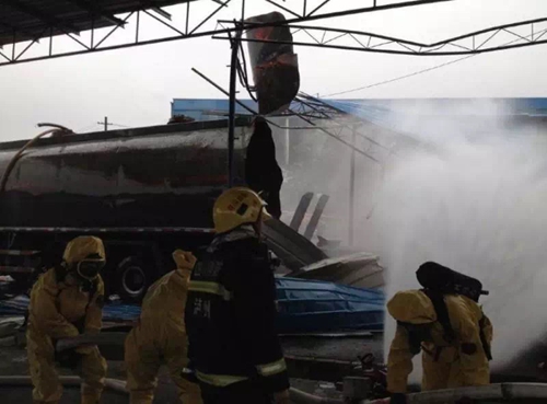 泸州关口危化品车爆炸事件已造成3死1伤(图6) 泸州关口危化品车爆炸事件已造成3死1伤(图6)