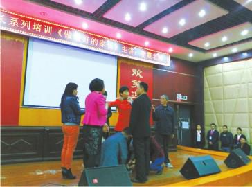 家校合力 自贡建立735所家长学校(图1) 家校合力 自贡建立735所家长学校(图1)
