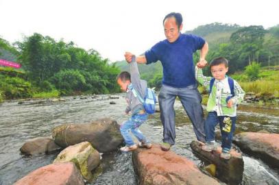 宜宾高县“摆渡爷爷”不退休&nbsp;依然坚守护学路(图3)