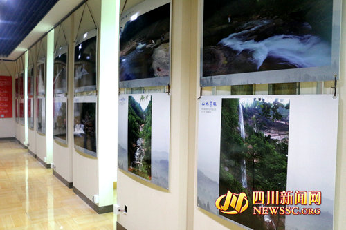 泸州:画稿溪诗书画摄影展与市民见面(图1) 泸州:画稿溪诗书画摄影展与市民见面(图1)