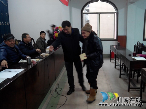 泸州市回族清真寺开展春节扶贫送温暖活动(图1)