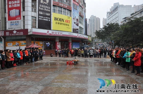 泸州北城食品药品监督管理所开展消防安全演练(图1) 泸州北城食品药品监督管理所开展消防安全演练(图1)