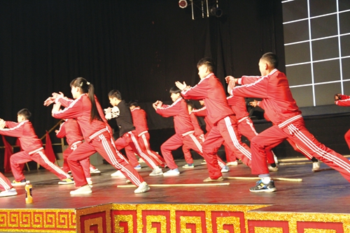 新报探班泸州电视台春晚 惊喜不断(图2) 新报探班泸州电视台春晚 惊喜不断(图2)
