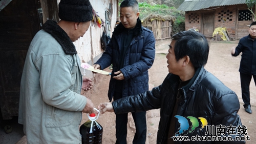 冬日的温暖:古蔺县国土资源局走基层(图2) 冬日的温暖:古蔺县国土资源局走基层(图2)
