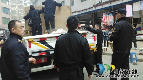 泸州回龙湾商圈加强春节前市场环境集中整治(图1)