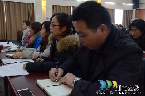 华阳街道党工委书记开展党的十八大精神宣讲(图3) 华阳街道党工委书记开展党的十八大精神宣讲(图3)