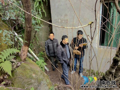 泸县国土资源局到各国土所进行督查(图1)