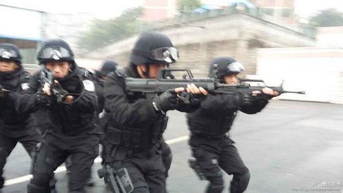 泸州特警又添新装备 反恐突击车霸气登场(图5) 泸州特警又添新装备 反恐突击车霸气登场(图5)