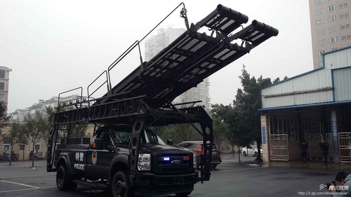 泸州特警又添新装备 反恐突击车霸气登场(图2) 泸州特警又添新装备 反恐突击车霸气登场(图2)