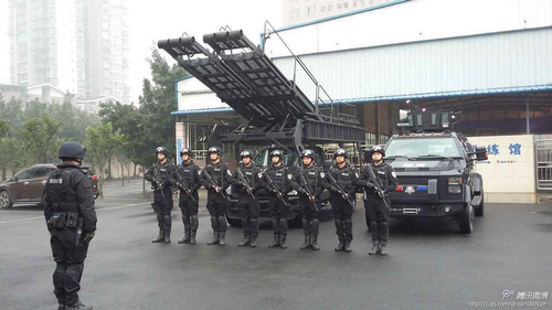 泸州特警又添新装备 反恐突击车霸气登场(图4) 泸州特警又添新装备 反恐突击车霸气登场(图4)