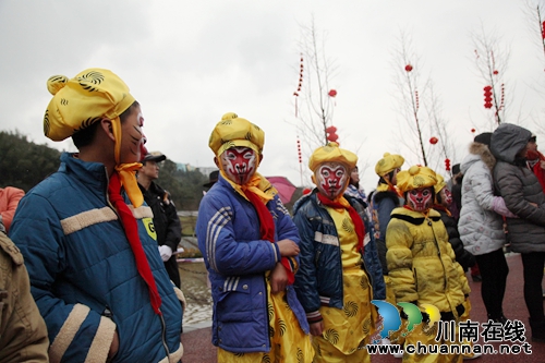 泸州市春晚走进花田酒地 2000观众雪里观演出(图3) 泸州市春晚走进花田酒地 2000观众雪里观演出(图3)