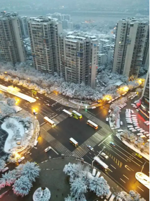 全泸州都白了!或是100年间最大的一场雪(图1) 全泸州都白了!或是100年间最大的一场雪(图1)
