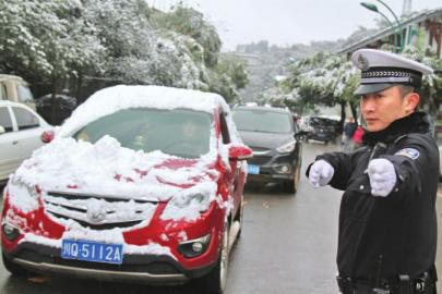 8年后再见大雪 宜宾市民:来得太陡了(图1) 8年后再见大雪 宜宾市民:来得太陡了(图1)