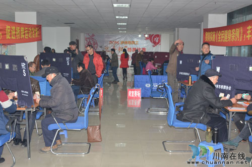 泸州市职工桥牌赛 工商局代表队夺冠(图3) 泸州市职工桥牌赛 工商局代表队夺冠(图3)