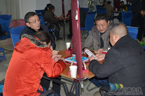 泸州市职工桥牌赛 工商局代表队夺冠(图5) 泸州市职工桥牌赛 工商局代表队夺冠(图5)