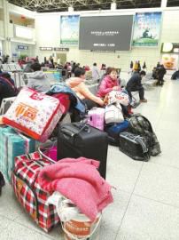 春运遇上下雪 泸州客运站首日退票近5000张(图1) 春运遇上下雪 泸州客运站首日退票近5000张(图1)