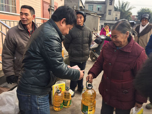 泸县建工局:精准扶贫送温暖(图1) 泸县建工局:精准扶贫送温暖(图1)
