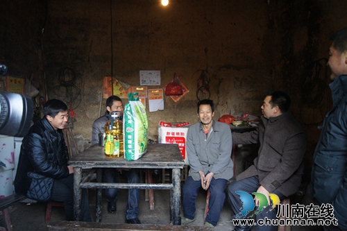 雪中送炭 泸县工商暖冬在行动(图5) 雪中送炭 泸县工商暖冬在行动(图5)