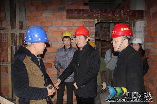 泸县县委常委、副县长胡万国检查乡镇安全工作(图1) 泸县县委常委、副县长胡万国检查乡镇安全工作(图1)