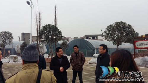 泸州市市委政研室到嘉明镇调研现代农业园(图1) 泸州市市委政研室到嘉明镇调研现代农业园(图1)