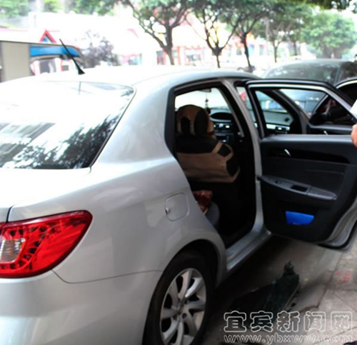 宜宾:车辆完好无损 车内财物为何不翼而飞?(图1) 宜宾:车辆完好无损 车内财物为何不翼而飞?(图1)
