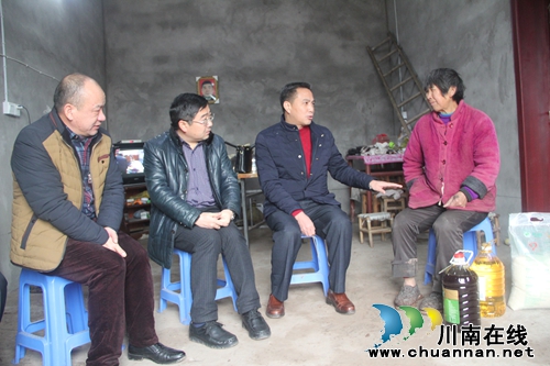 泸县人大常委会副主任刘树云到喻寺镇开展慰问活动(图1)