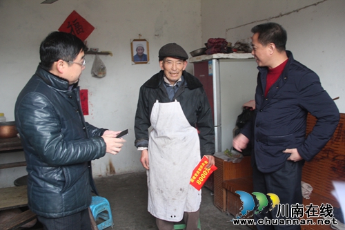 泸县人大常委会副主任刘树云到喻寺镇开展慰问活动(图2)
