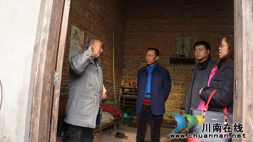 泸州市县工商联到立石镇开展“百企连百村”活动(图2)