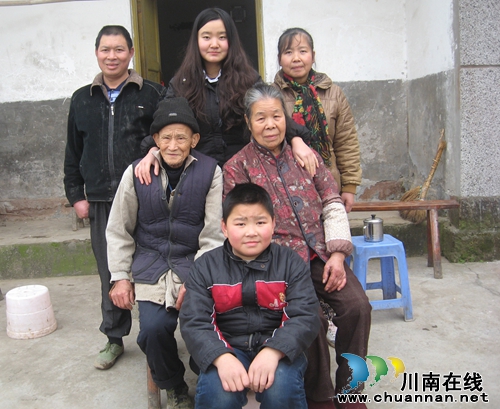 泸州邻玉街道六口四姓氏之家的幸福生活(图1)