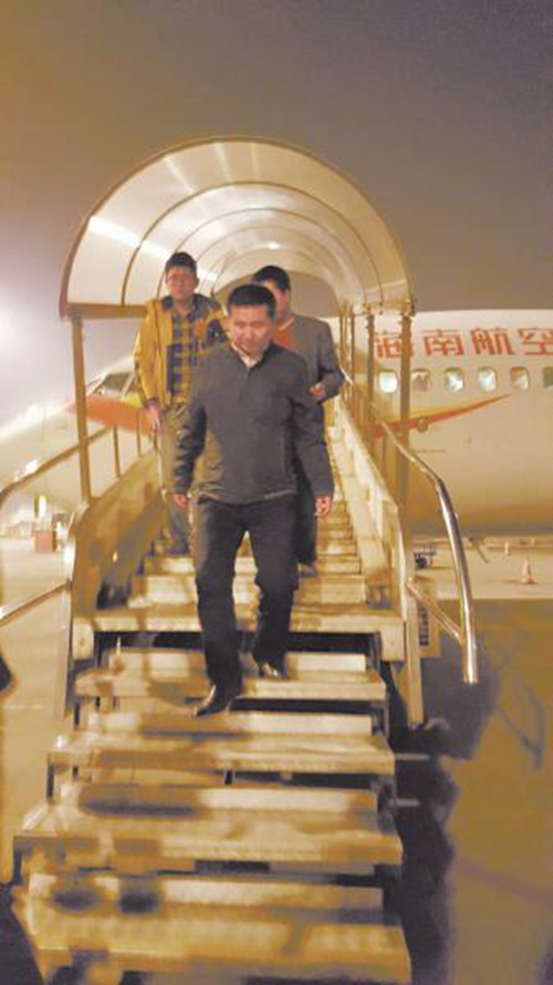 中国被关最久冤狱犯陈满回川:他笑着 没有哭(图2) 中国被关最久冤狱犯陈满回川:他笑着 没有哭(图2)