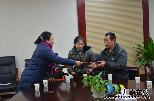 泸州市总工会慰问高新区困难职工(图3) 泸州市总工会慰问高新区困难职工(图3)