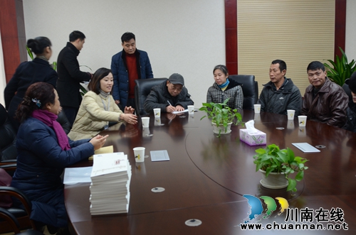 泸州市总工会慰问高新区困难职工(图2) 泸州市总工会慰问高新区困难职工(图2)