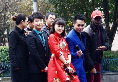 访泸州首部方言说唱MV《嘿,泸州》主创团队(图1) 访泸州首部方言说唱MV《嘿,泸州》主创团队(图1)