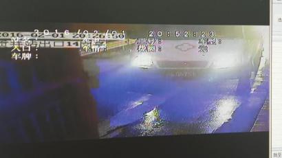 自贡一救护车司机因13元过路费停车理论7分钟(图1) 自贡一救护车司机因13元过路费停车理论7分钟(图1)