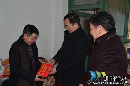 泸州市总工会慰问劳模和困难职工(图1)