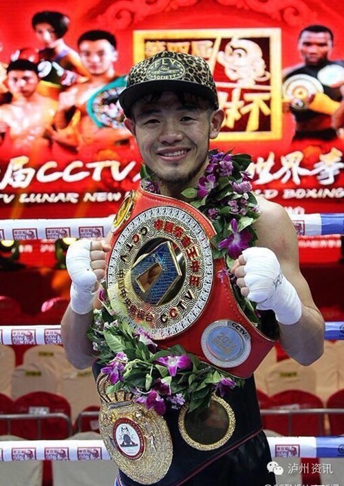 第四届中国拳王争霸赛：裘晓君获得CCTV金腰带(图1)