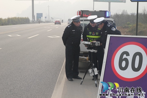 宜宾交管大队完成2016年春节道路交通安保任务(图3) 宜宾交管大队完成2016年春节道路交通安保任务(图3)