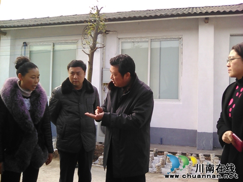 泸县县委常委、宣传部长颜习林调研嘉明镇文明建设工作(图2) 泸县县委常委、宣传部长颜习林调研嘉明镇文明建设工作(图2)