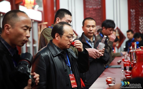 泸州在央视发出邀请:酒博会时来品酒(图4) 泸州在央视发出邀请:酒博会时来品酒(图4)