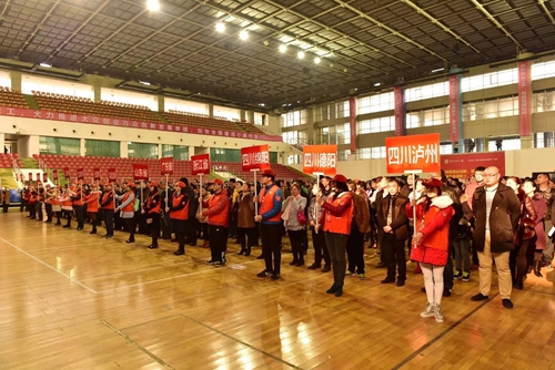 泸州大型招聘会提供3万余个岗位 2万余人求职(图3) 泸州大型招聘会提供3万余个岗位 2万余人求职(图3)