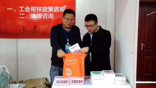 泸州大型招聘会提供3万余个岗位 2万余人求职(图5) 泸州大型招聘会提供3万余个岗位 2万余人求职(图5)
