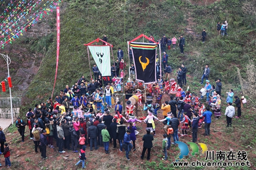 泸州合江五通镇:苗家踩山节闹新年(图1) 泸州合江五通镇:苗家踩山节闹新年(图1)