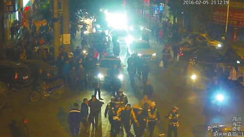 拒不交出车钥匙 资中醉酒男子暴力袭警(图1) 拒不交出车钥匙 资中醉酒男子暴力袭警(图1)