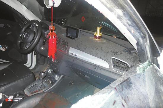 宜宾市民车内玩火炮引发事故&nbsp;致4人受伤(图1)