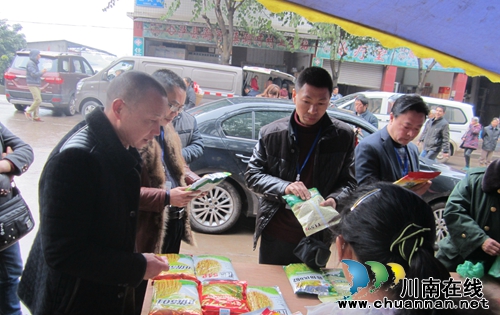 泸县潮河镇开展农资市场大检查行动(图1) 泸县潮河镇开展农资市场大检查行动(图1)