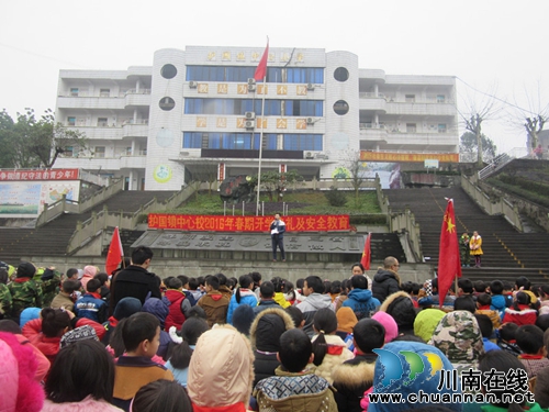 护国镇中心校:做好开学安全教育 为学子保驾护航(图1) 护国镇中心校:做好开学安全教育 为学子保驾护航(图1)