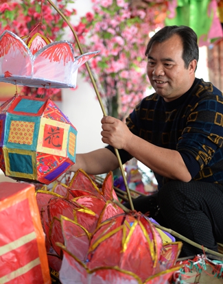 花灯之乡的“守灯人” 记古蔺花灯传承人姚占楷(图6) 花灯之乡的“守灯人” 记古蔺花灯传承人姚占楷(图6)